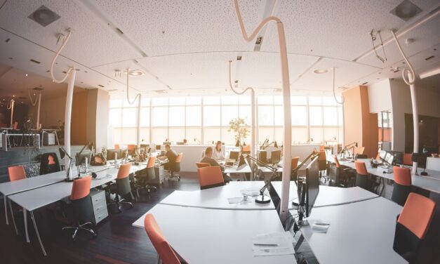 Die Evolution des Büros: Ein Rückblick auf die Veränderungen in der Bürowelt, von den ersten Büros bis zu den modernen Co-Working Spaces